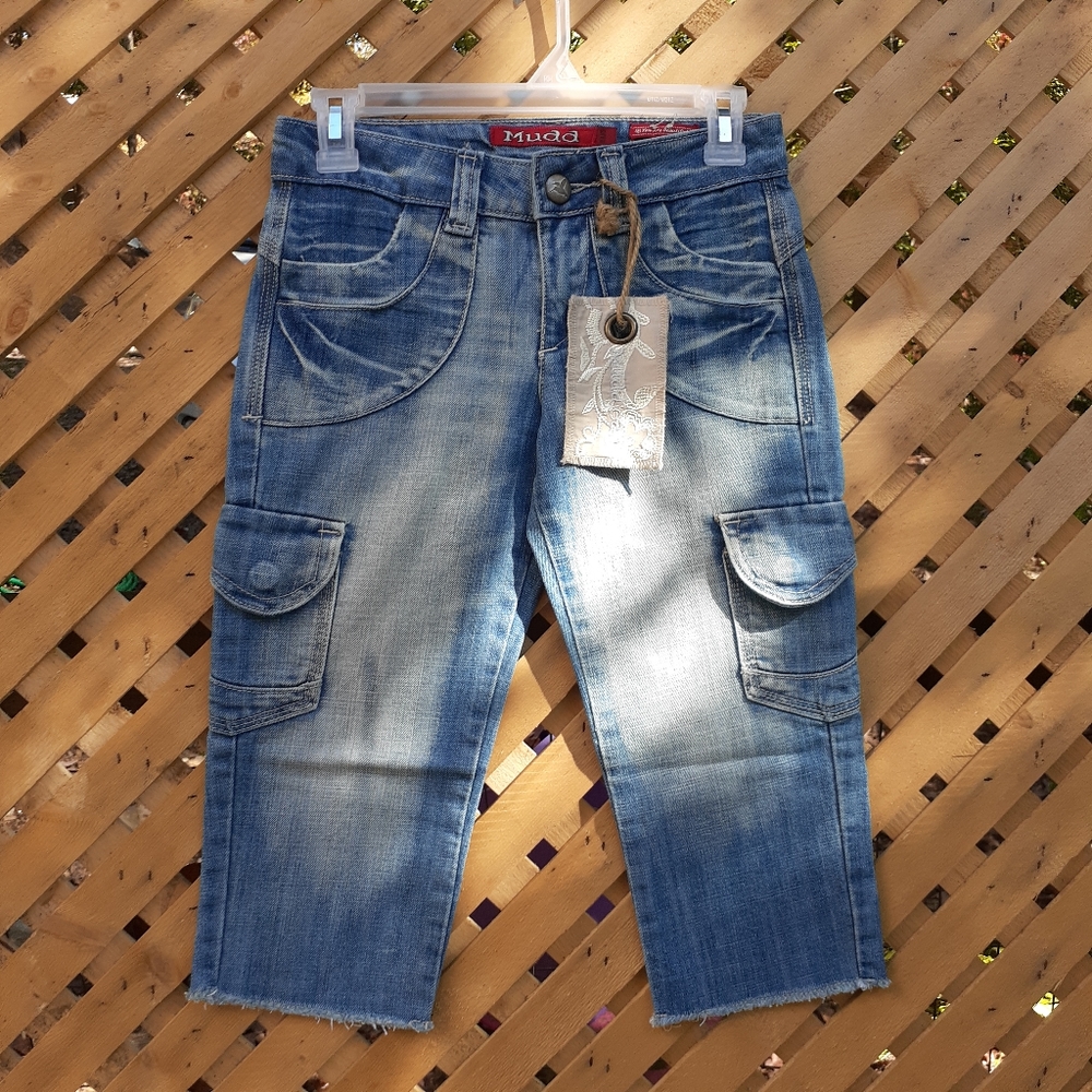 π₯2/$15π₯ NWT Mudd acid wash capris jeans - Picture 3 of 7